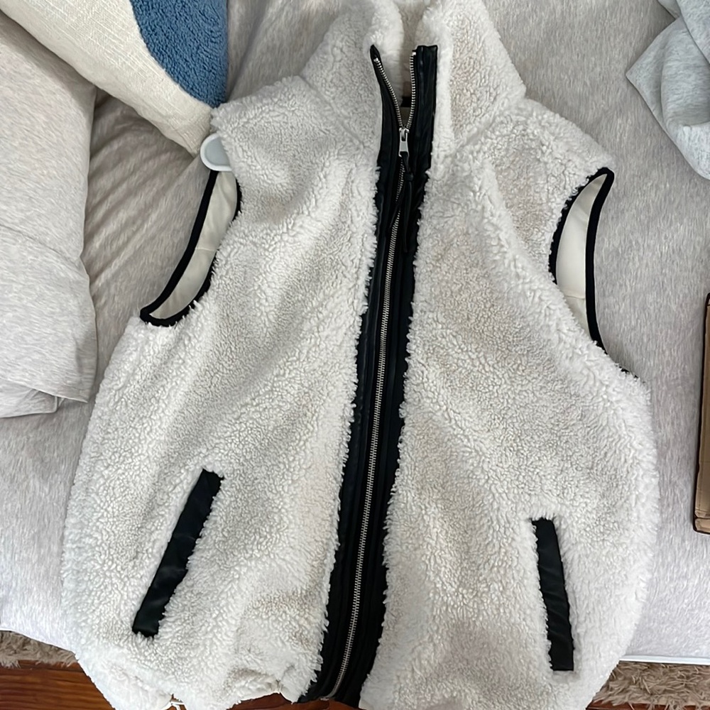 Abercrombie and fitch vest, perfect condition